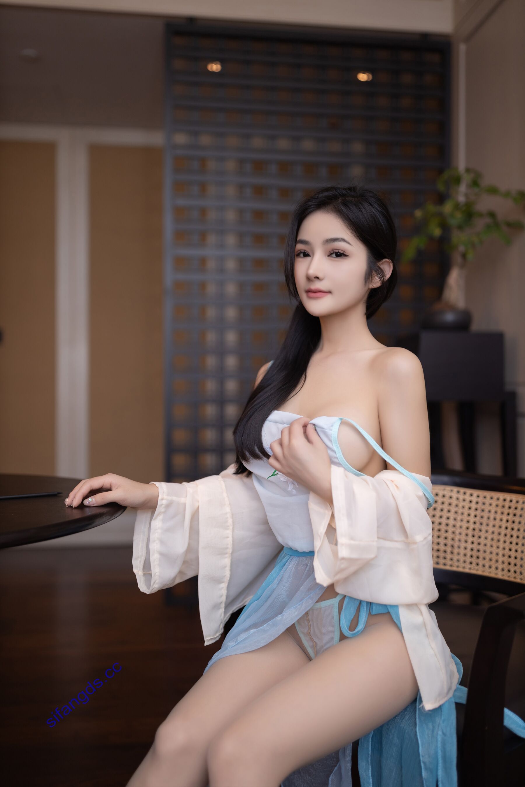 Vol. 08691 谭小灵《私购流出》(89P + 2V) 6/89