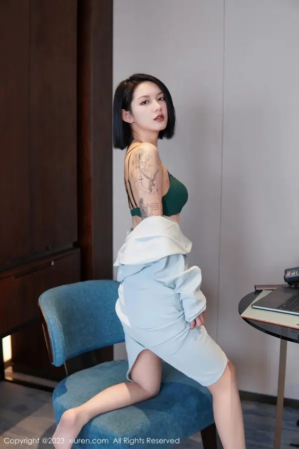 Vol. 06885 乔一一(75P)