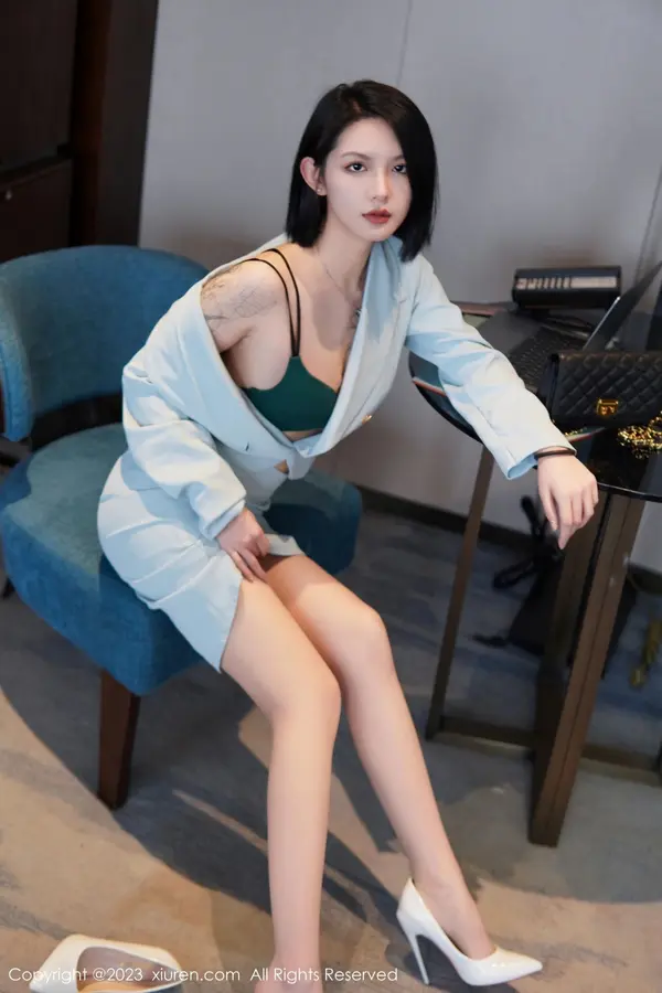 Vol. 06885 乔一一(75P)