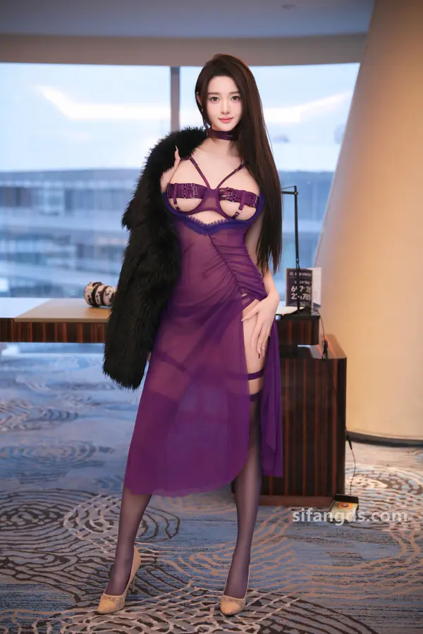 Vol. 9710 candy糖糖《私购流出》(88P + 2V)