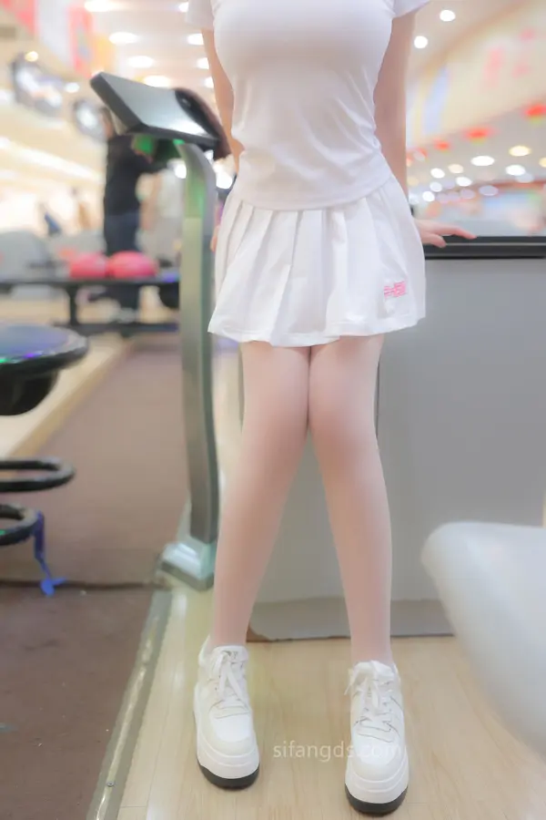 Vol. 8118 小薯条nienie《私购留出》(80P + 2V)