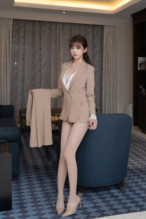 Vol. 9881 陆萱萱《私购流出》(92P + 3V)