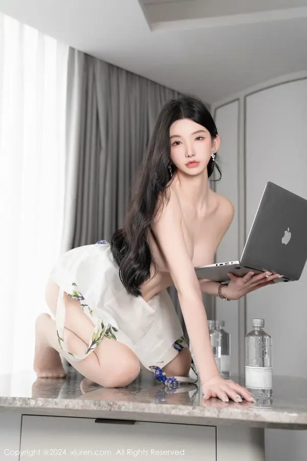 Vol. 08513 周于希Sally(86P)