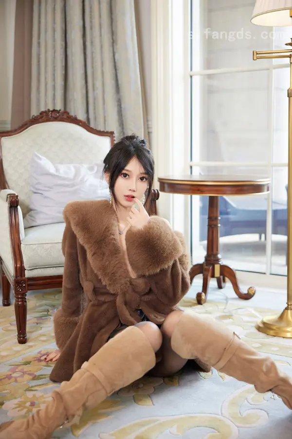 Vol. 9919 玥儿玥er《私购流出》(91P + 5V)