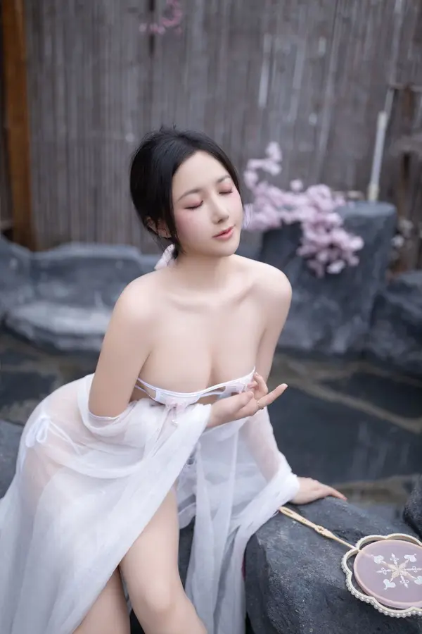 Vol. 8927 鱼子酱Fish《花想容》(120P)