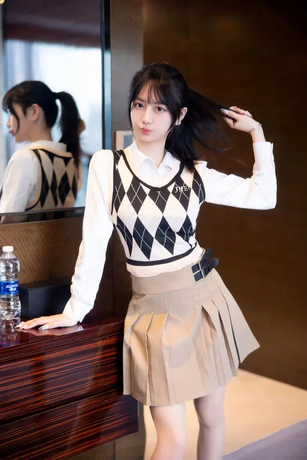 谢小蒽《电动棒》(139P + 4V)