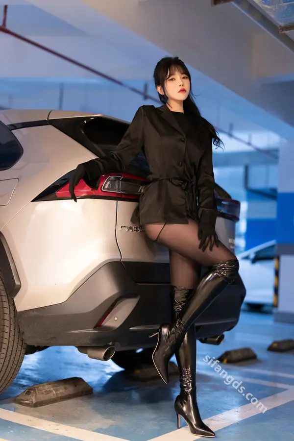 Vol. 9275 娜比《私购流出》(161P + 6V)