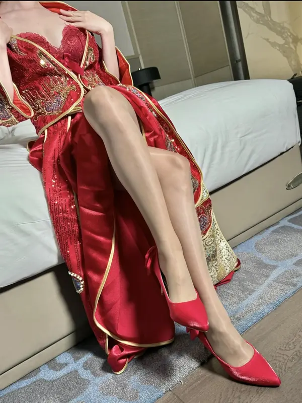 Vol. 8376 利世《私购流出》(54P + 2V)