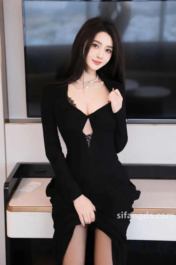 Vol. 9670 candy糖糖《私购流出》(81P + 2V)