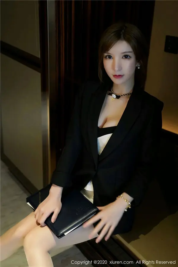 Vol. 02885 周于希Sandy(114P)