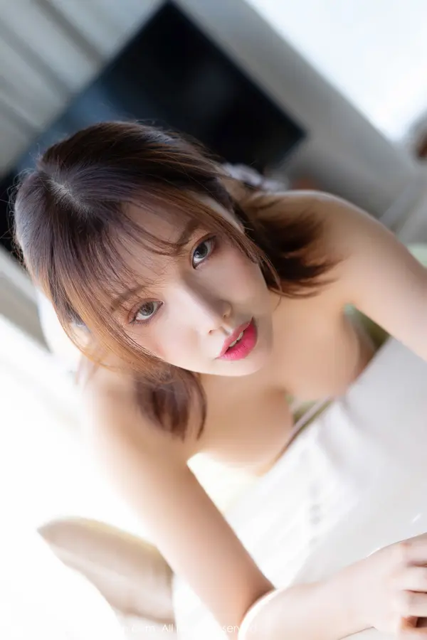 Vol. 01806 黄楽然(51P)