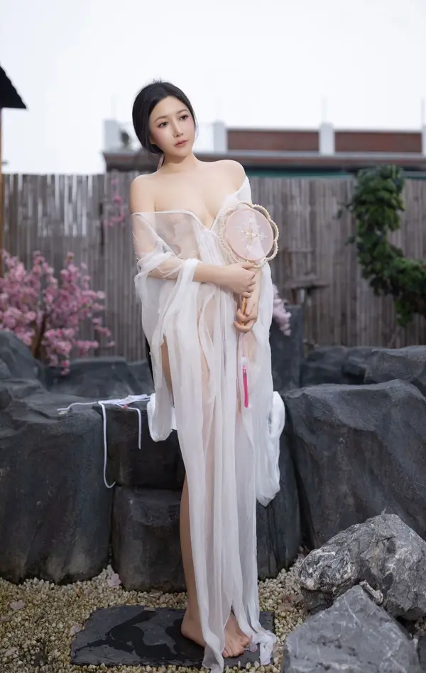 Vol. 8927 鱼子酱Fish《花想容》(120P)