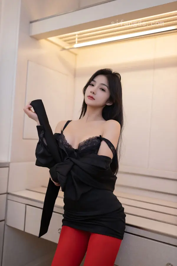 Vol. 8801 谭小灵《私购流出》(89P + 4V)