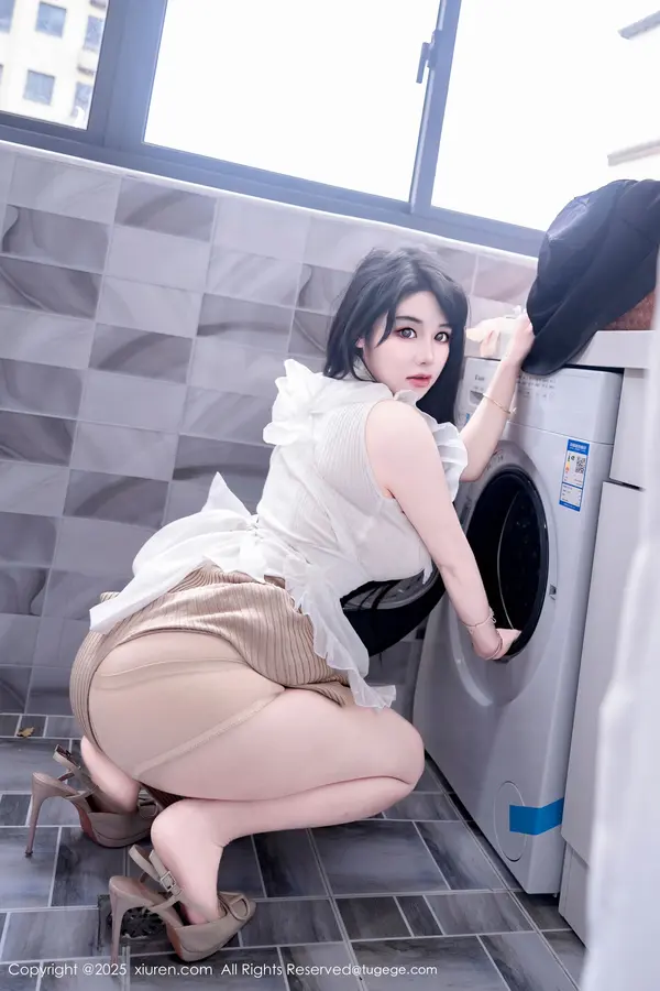 Vol. 11010 汐汐爱吃草莓(84P)