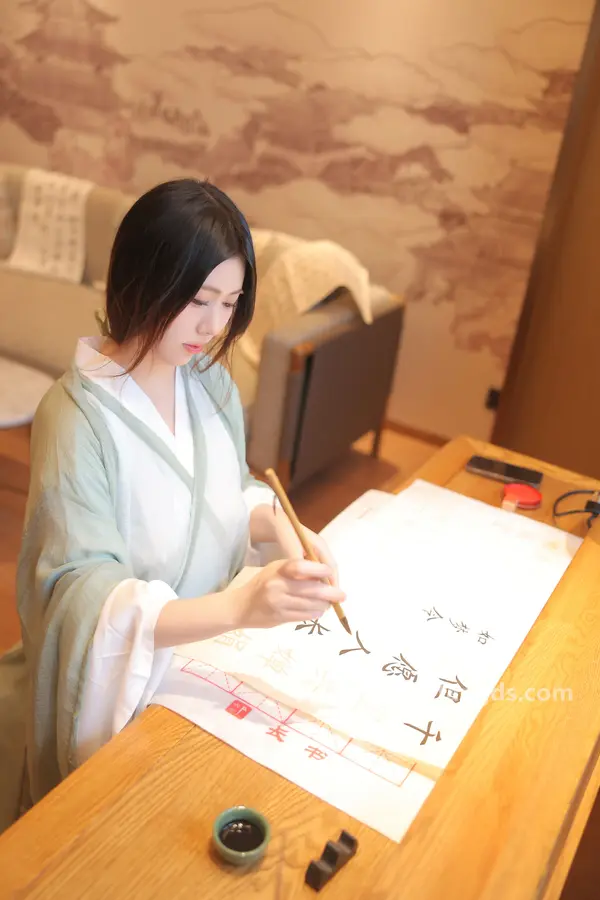 Vol. 8937 蛋蛋宝《私购流出》(83P + 4V)