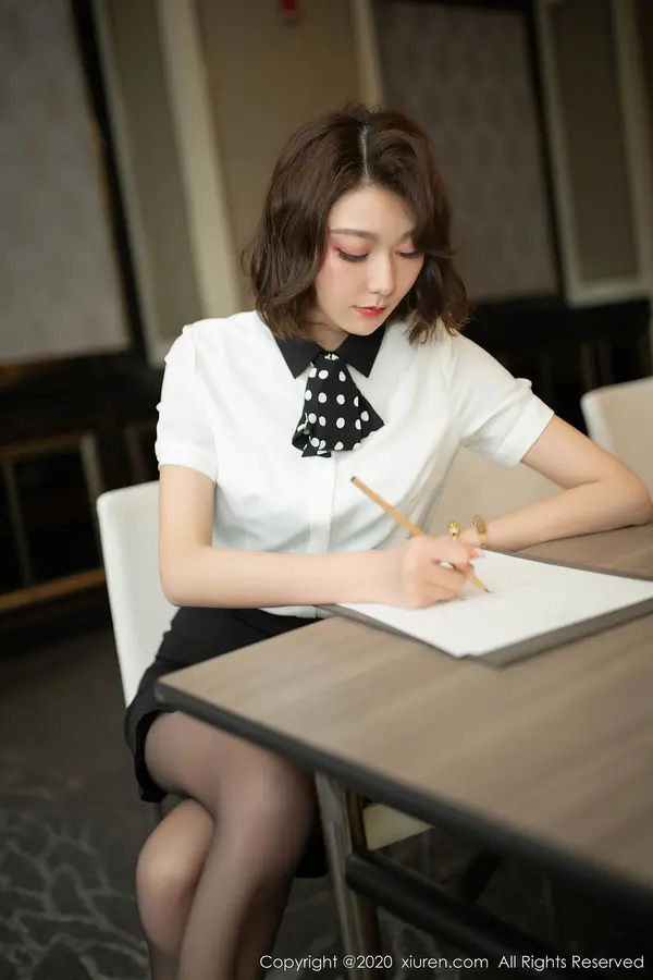 Vol. 02422 艺轩(94P)
