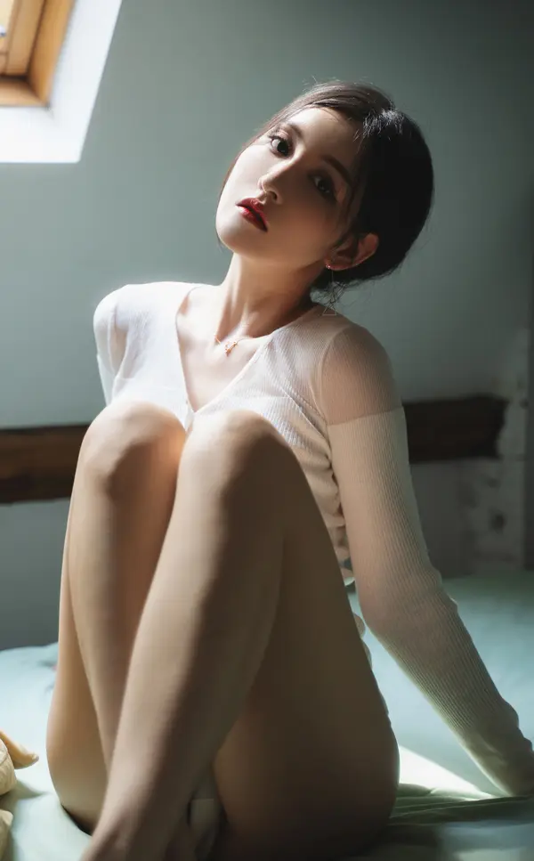 沈梦瑶《天窗激凸》(30P)