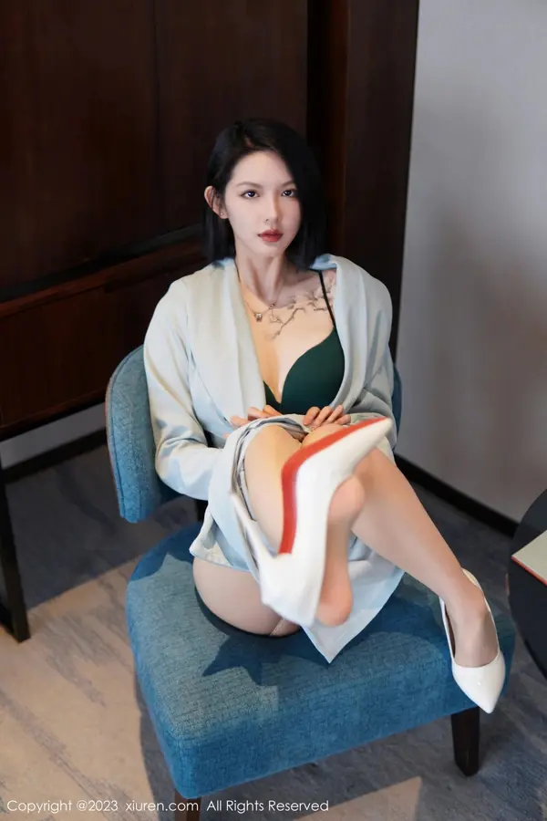 Vol. 06885 乔一一(75P)