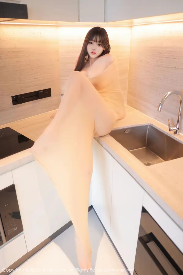 Vol. 09825 余安安(84P)