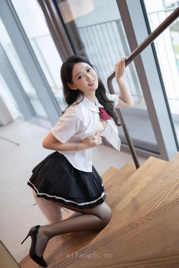 Vol. 9174 唐安琪《私购流出》(91P + 2V)