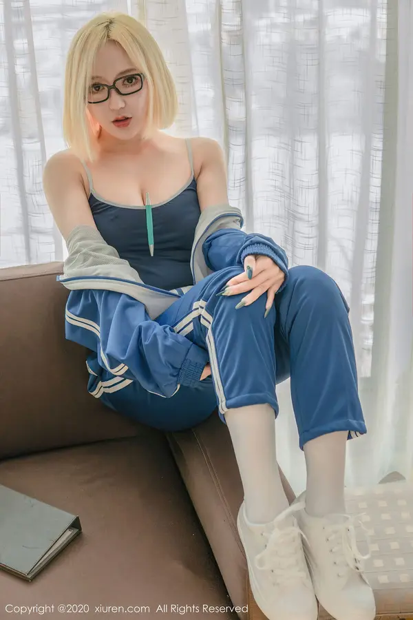 Vol. 02945 文静儿(56P)