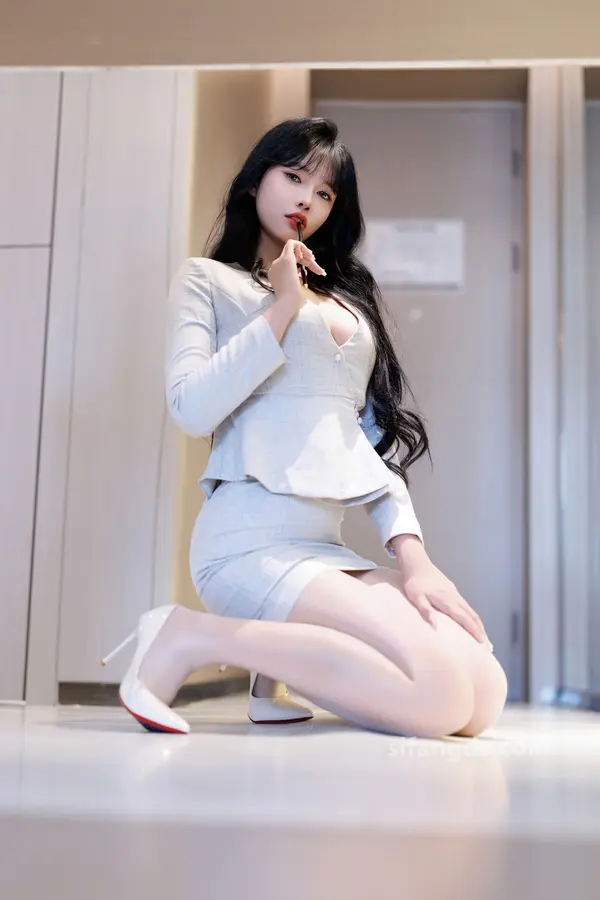 Vol. 9398 娜比《私购流出》(153P + 2V)