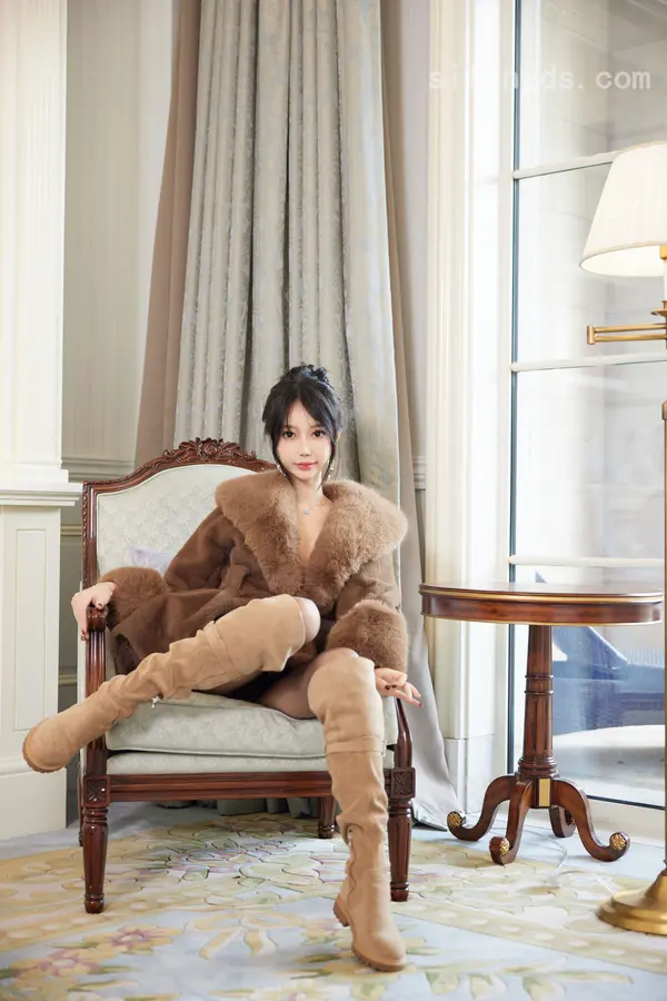 Vol. 9919 玥儿玥er《私购流出》(91P + 5V)