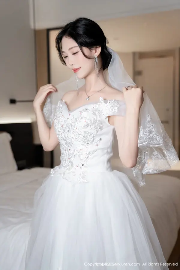 Vol. 08998 利世(101P)