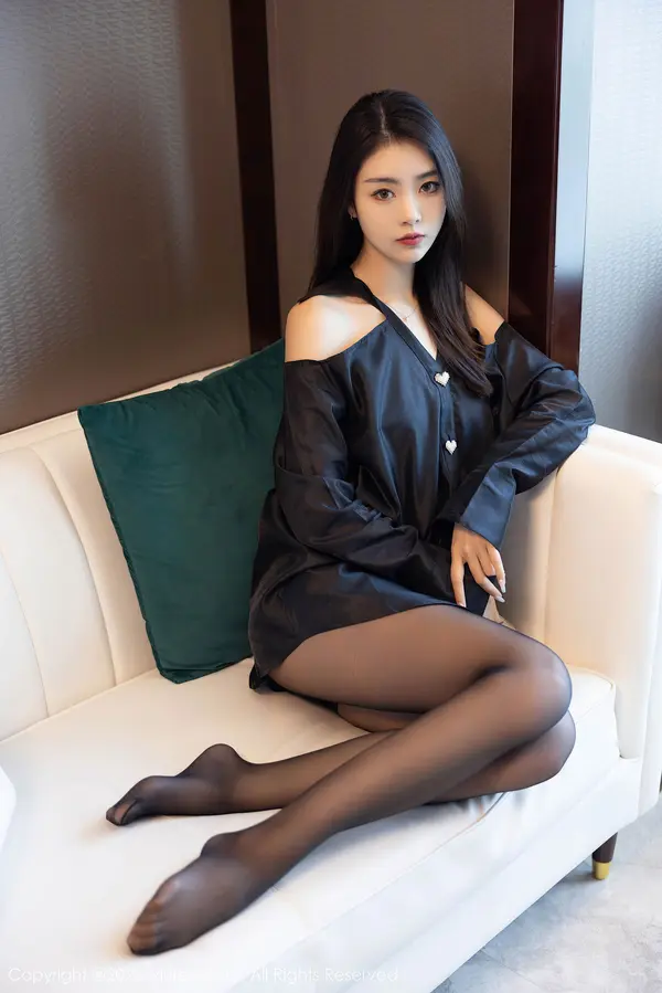 Vol. 04940 可乐Vicky(52P)