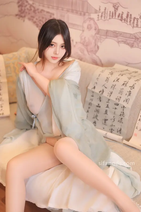 Vol. 8937 蛋蛋宝《私购流出》(83P + 4V)