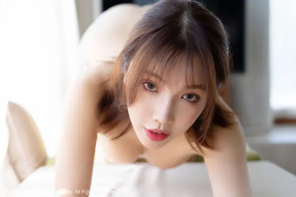 Vol. 01806 黄楽然(51P)