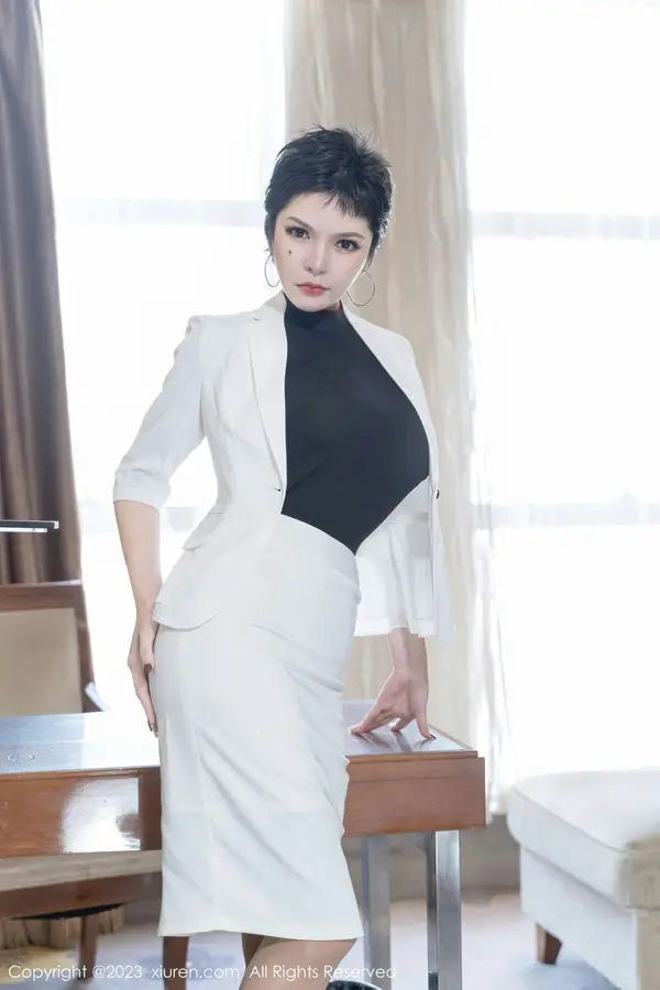 Vol. 06415 伊丽莎有点白(64P)