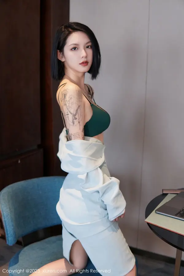 Vol. 06885 乔一一(75P)