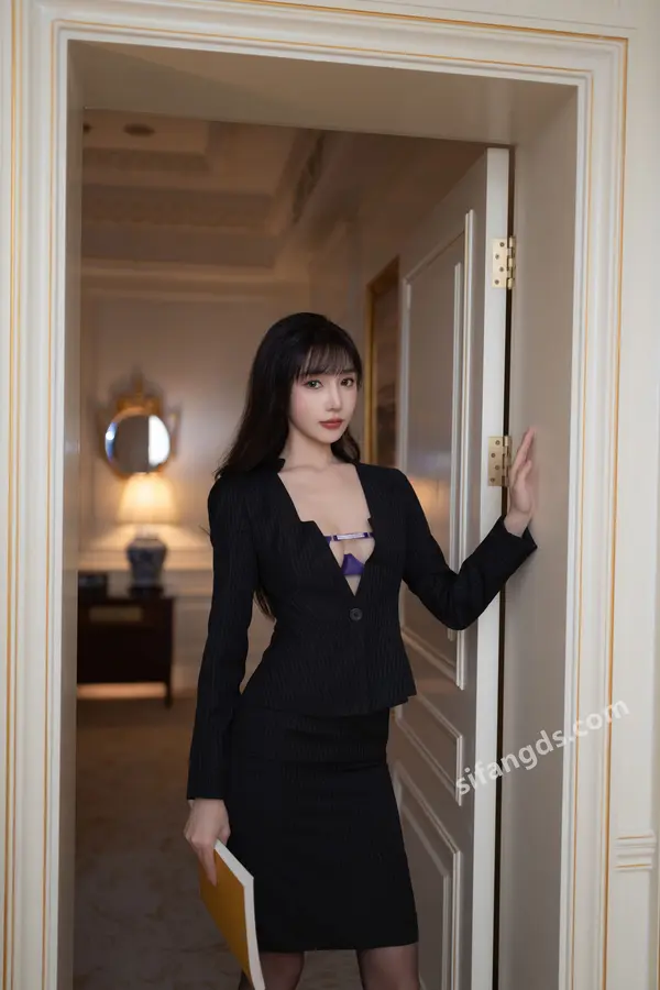 Vol. 9692 安然anran&陆萱萱《私购流出》(100P + 1V)