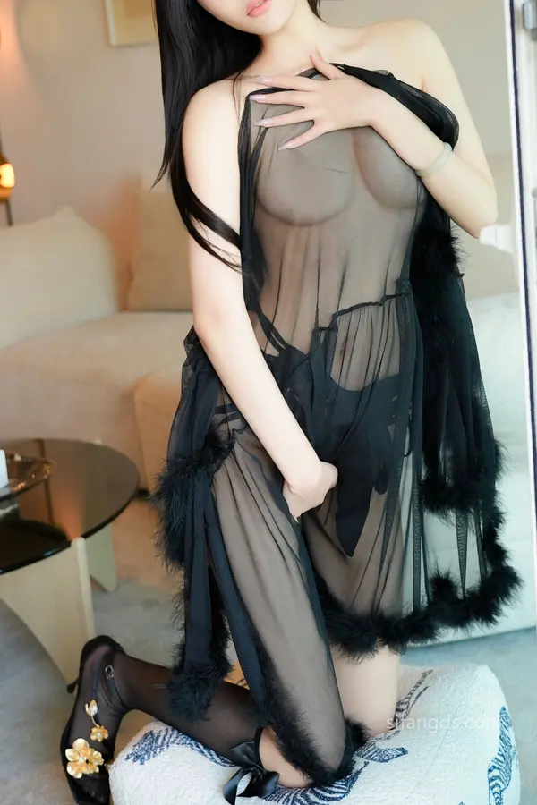 Vol. 8594 Erikaki《私购流出》(87P + 2V)