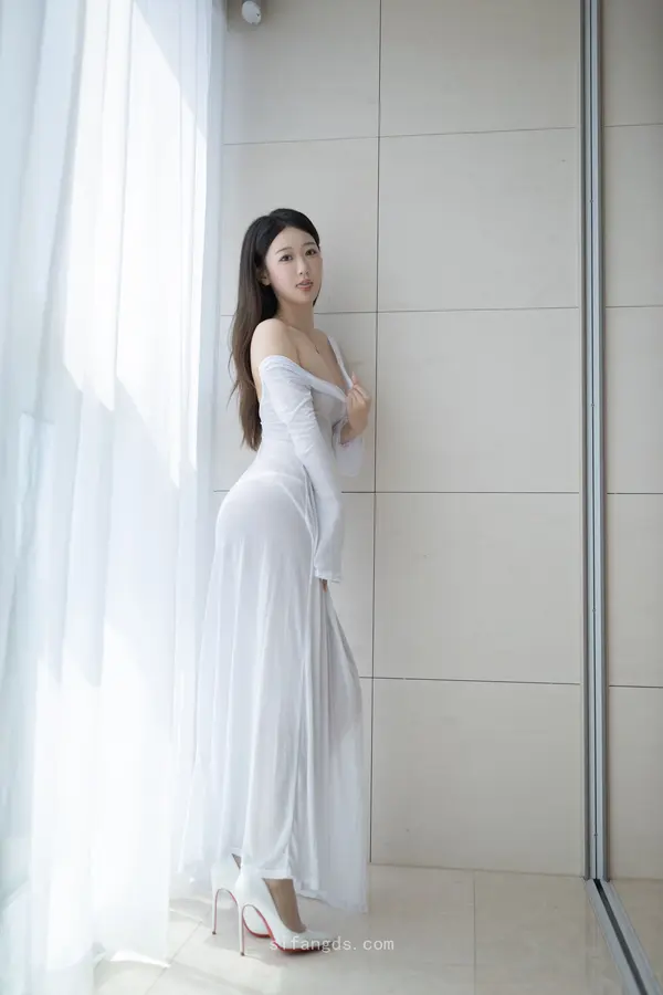 Vol. 9840 唐安琪《私购流出》(93P + 2V)