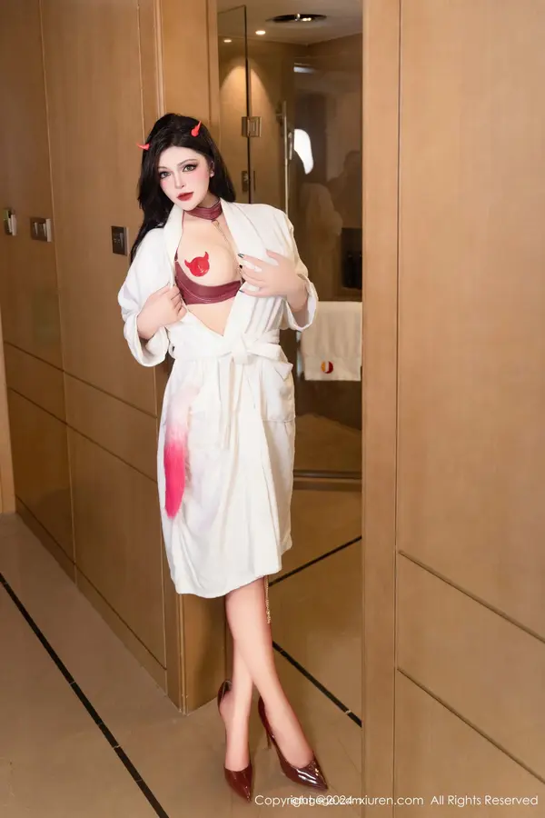Vol. 09352 伊丽莎有点白(94P)