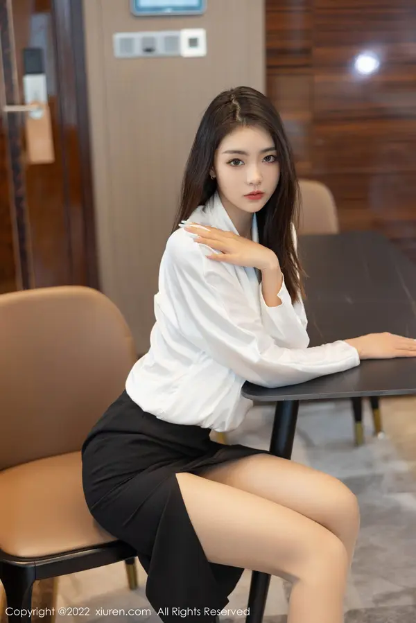 Vol. 04869 可乐Vicky(71P)