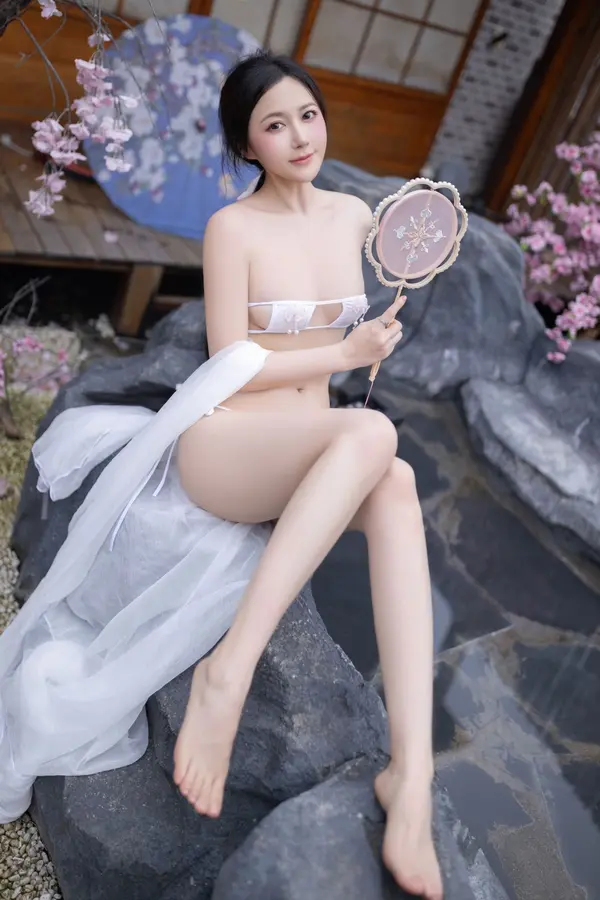 Vol. 8927 鱼子酱Fish《花想容》(120P)