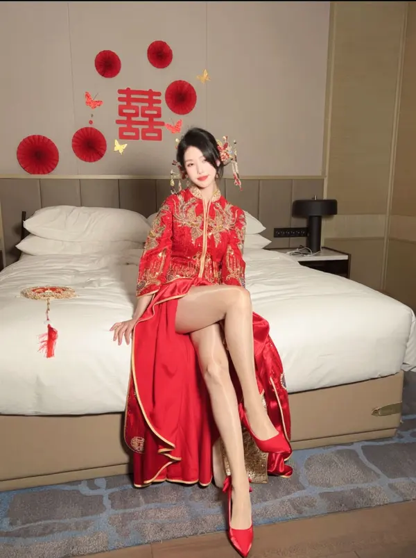 Vol. 8376 利世《私购流出》(54P + 2V)