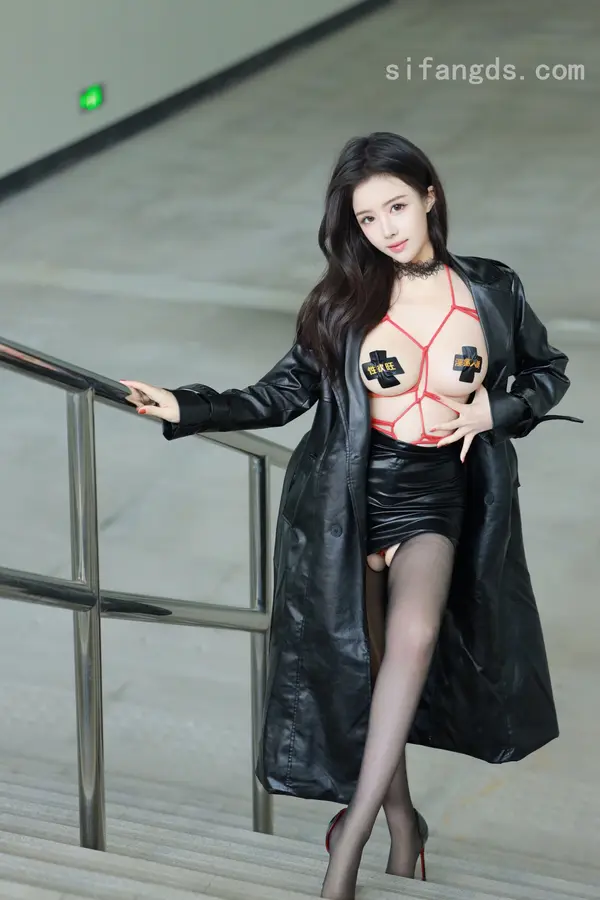 Vol. 9855 唐翩翩《私购流出》(100P + 2V)