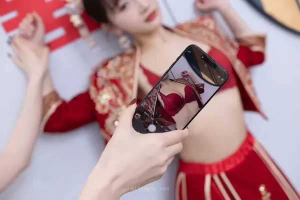 Vol. 9770 陆萱萱《私购流出》(92P + 2V)