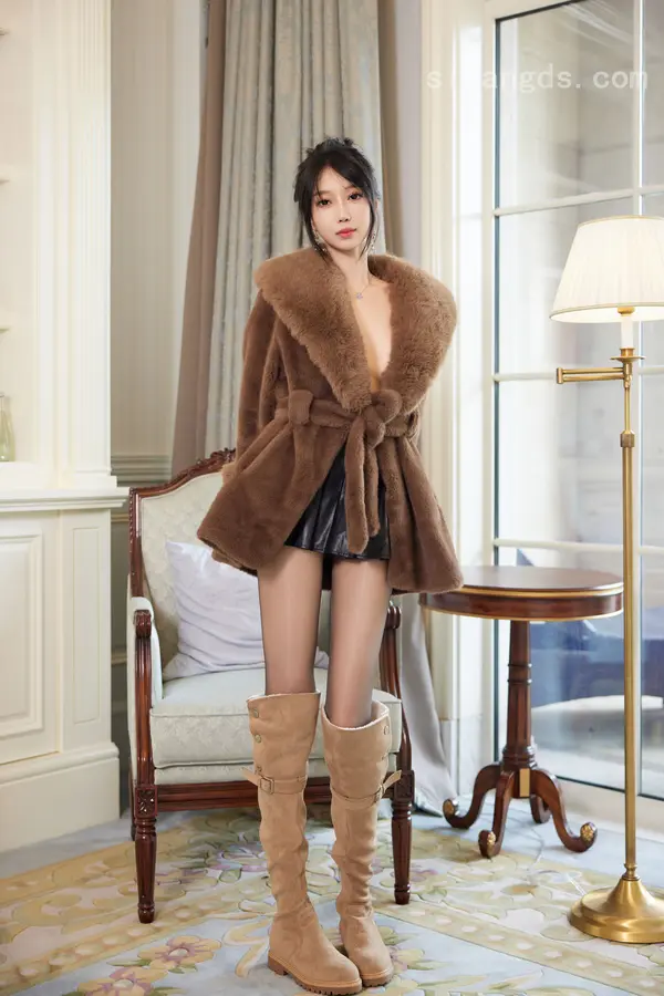 Vol. 9919 玥儿玥er《私购流出》(91P + 5V)