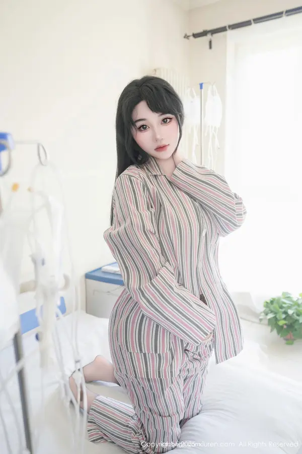 Vol. 10648 汐汐爱吃草莓(81P)