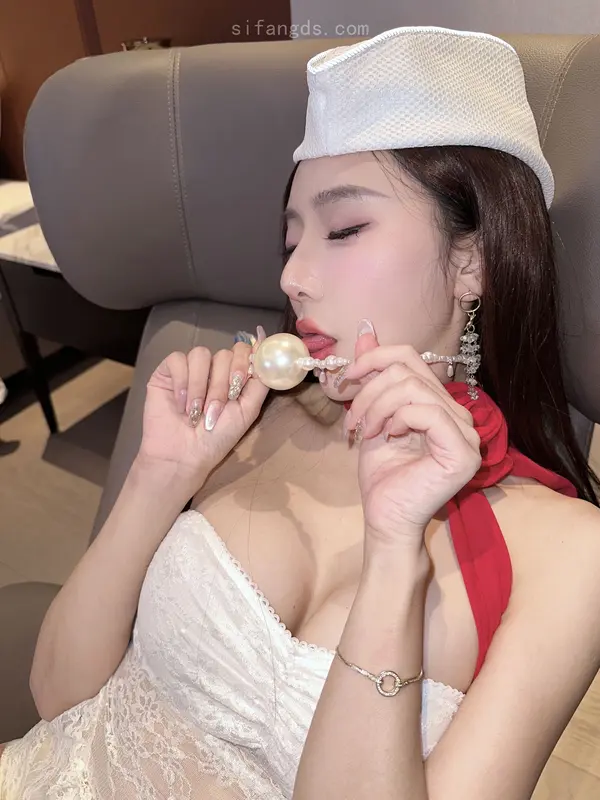 王馨瑶《私拍流出》(72P + 1V)