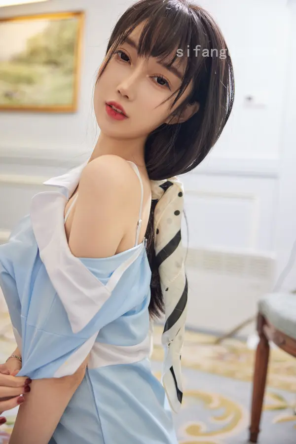 玥儿玥er《私购流出》(82P + 4V)