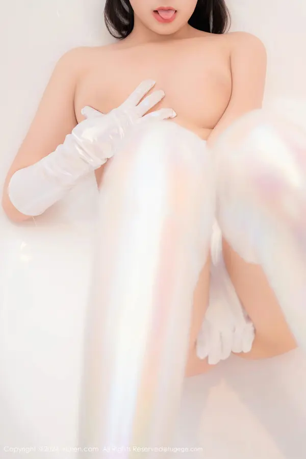 Vol. 08840 徐若兮(76P)