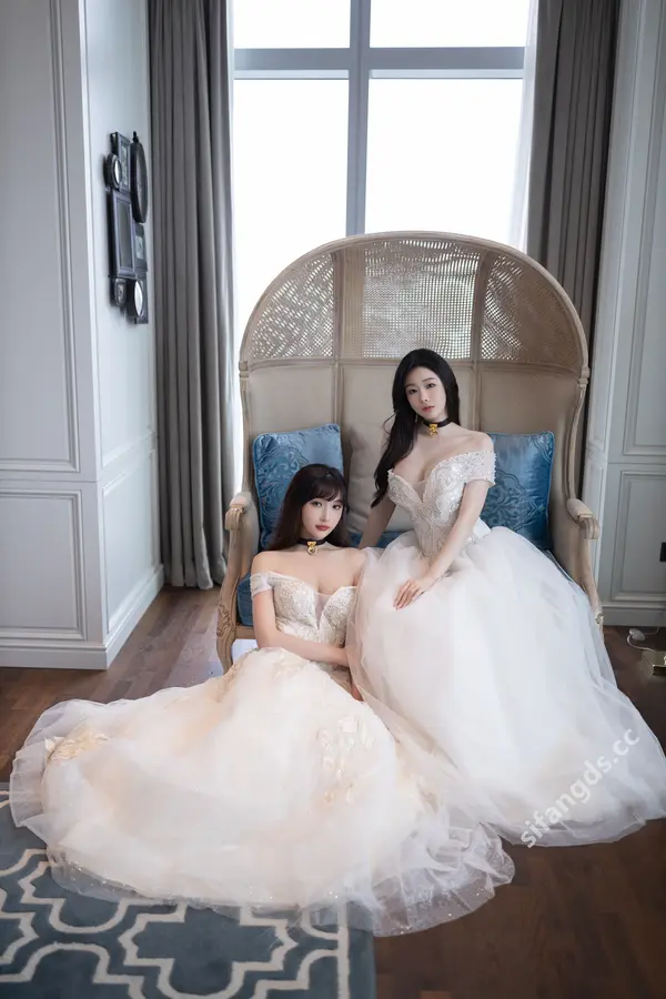 Vol. 9240 小逗逗&陆萱萱《私购流出》(100P + 1V)