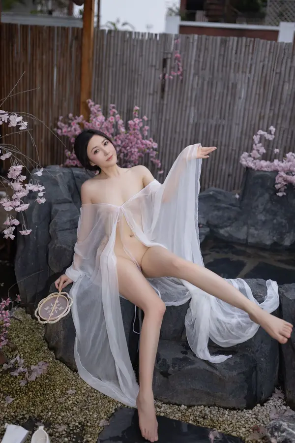Vol. 8927 鱼子酱Fish《花想容》(120P)