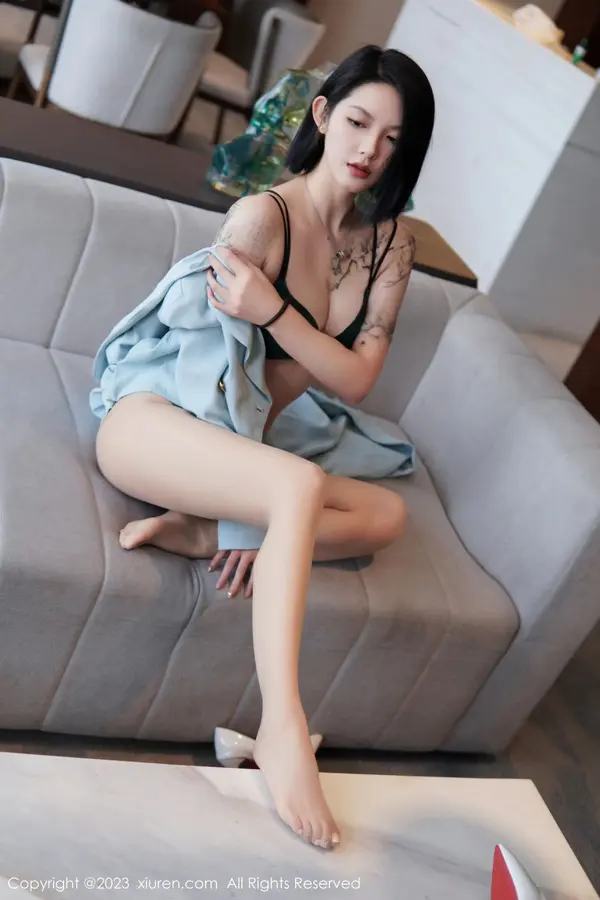 Vol. 06885 乔一一(75P)